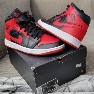 Jordan Nike 1 Mids